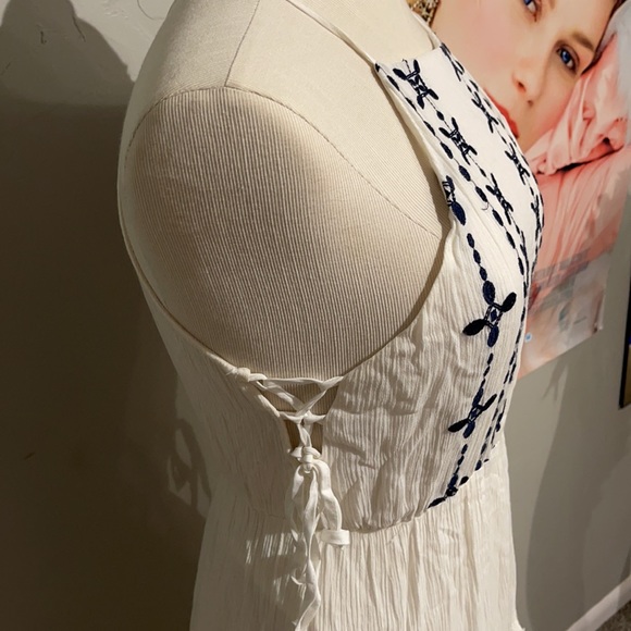 Ivory Sun Dress XS - Picture 3 of 5